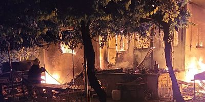 Ev yangınında içeride kalan kişi yanarak can verdi