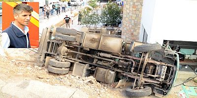 Gümbet'te feci kaza...Asfalt döküm kamyonu dükkanların içine devrildi, şoför ölümden döndü