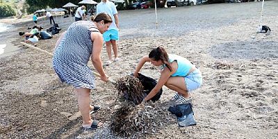 Gümüşlük Çukurbük plajından 80 torba çöp toplandı
