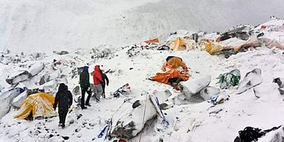 Himalayalar’da çığ düştü, 21 dağcılık öğrencisi kayıp