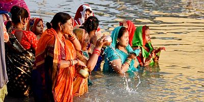 Hindular’ın Güneşe İbadet Festivali bugün başladı