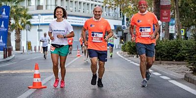 İzmir’ in Kurtuluş'unda yarı maraton heyecanı yaşandı