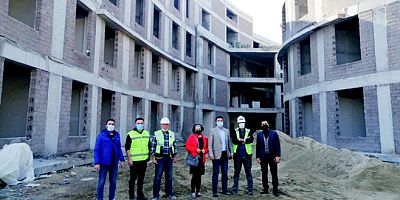 Kayhan “Yeni Devlet Hastanesi inşaatı seneye bugünlerde bitecek”