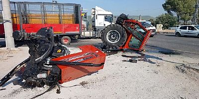 Mıcır kamyonu traktörü ikiyi biçip, otomobili hurdaya çıkardı
