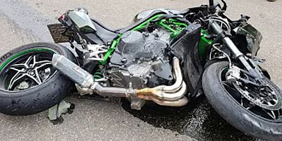 Motosiklet kazası, 1 kişi öldü 3 kişi yaralandı