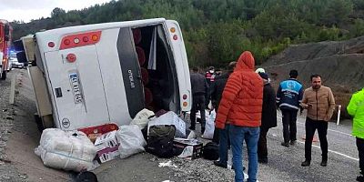 Muğla- Denizli  yolunda midibüs devrildi 12 kişi yaralandı