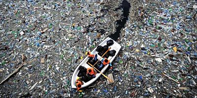 Pasifik Okyanusunun ortasında milyonlarca ton çöp ve atık 7. kıtayı oluşturdu