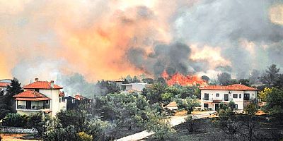 Rodos’ta anız yakarken ormanı ve evleri yaktılar