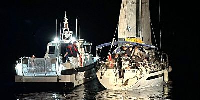 Sahil güvenlik  50 göçmeni kurtardı, 3 göçmen kaçakçısı yakalandı