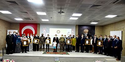 Şehit yakınları ve Gazilere Devlet Övünç Madalyası verildi