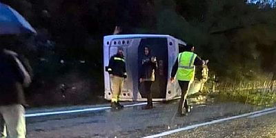 Servis minibüsü kaza yaptı 7 işçi yaralandı