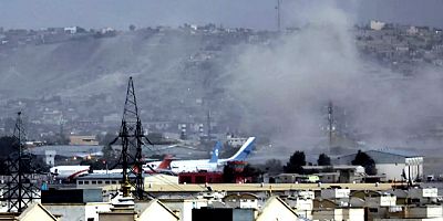 Son dakika, Kabil Havalimanı’nda ard arda patlamalar, 60 kişi yaşamını yitirdi