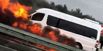  Tur minibüsü alev alev yandı! Japon turistler son anda kurtuldu