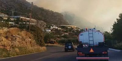  Turistik adada orman yangını çıktı, köylere tahliye kararı verildi