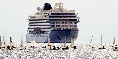 Türkiye’de sezonun ilk cruise gemisi Bodrum’a geldi