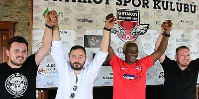 Ünlü futbolcu İbrahima Yattara  Muğla-  Ortaköyspor’a imzayı attı
