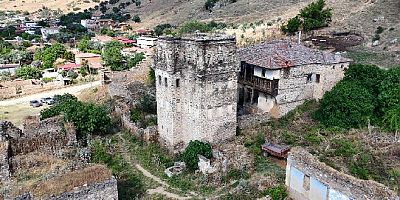 Yakılan , tahrip edilen ve yağmalanan tarihi Arpaz Kulesi kurtarılmayı bekliyor