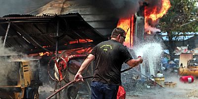Yunanistan alev alev yanıyor, kentler boşaltılıyor