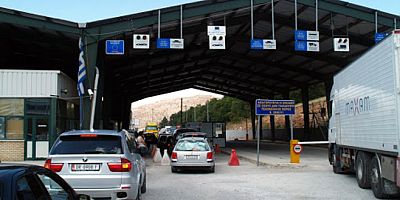 Yunanistan bu sabahtan itibaren sınır kapılarını kapatmaya başladı