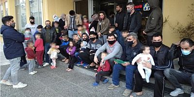 Yunanistan’da kış ortasında mültecileri sokağa attılar