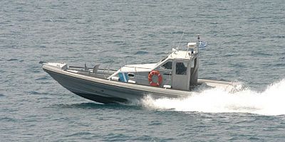 Yunanistan sahil güvenliği  sürat teknesine ateş açtı 3 kişiyi tutukladı