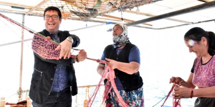Tarım İl Müdürü Saylak, balıkçı kadınları sorunlarını teknede dinledi