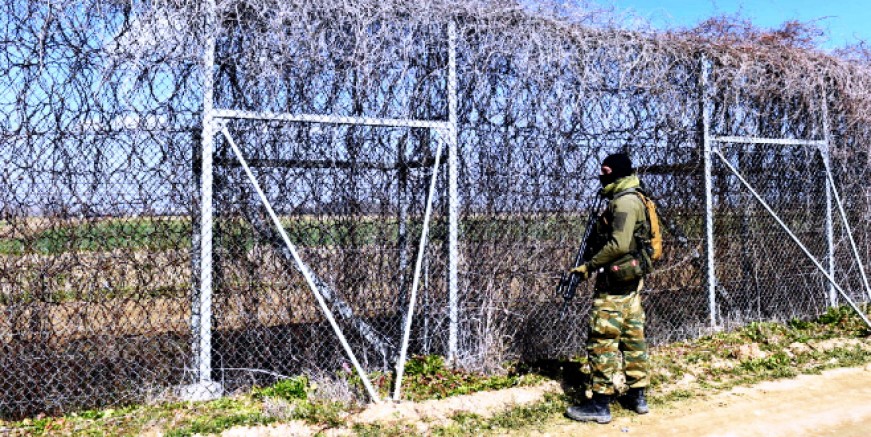 Yunanistan göçmenlere karşı sınıra 208 kilometrelik bariyer ve çit  çekiyor
