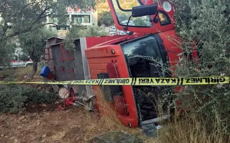 İtfaiye aracı ile minibüs çarpıştı, 3 itfaiyeci ile 12 yolcu yaralandı