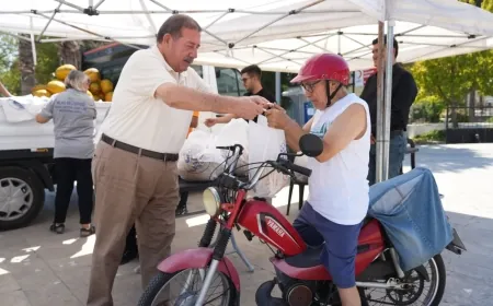 CHP’li Belediye 10 ton kavunu halka ücretsiz dağıttı