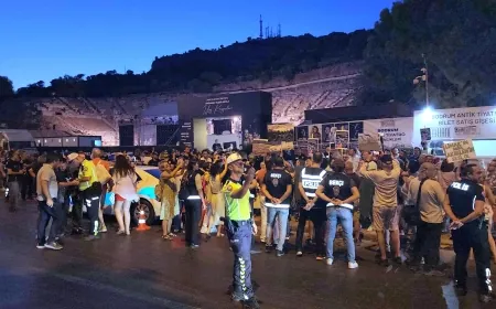 Limak Flarmoni Orkestrası’na Bodrum’da Akbelen protestosu