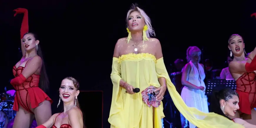 Ajda Pekkan Sahnede Sinir Krizleri Geçirdi