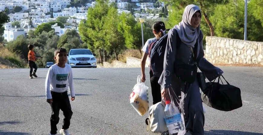 Bodrum’da göçmen hareketliliği aç kalınca şehire indiler, marketten aldıkları bot patlak çıktı