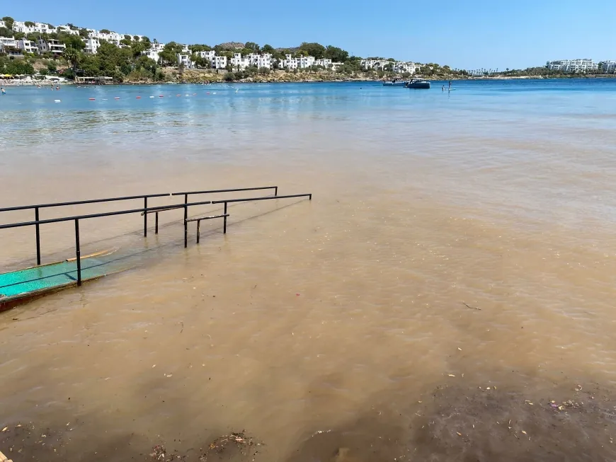 Bodrum’da su isale hattı patladı, çevre felaketi yaşandı
