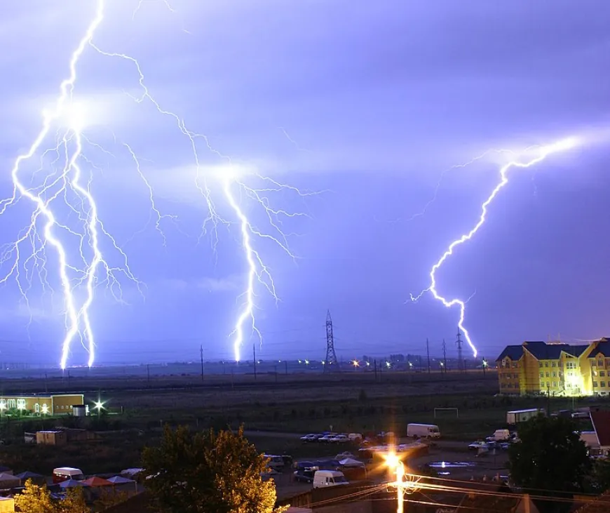 Meteorolojik Alarm verildi: “48 saatte 60 bin yıldırım düştü”