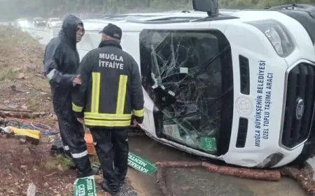 Hasta taşıyan ambulans otomobil ile çarpıştı yaralılar var