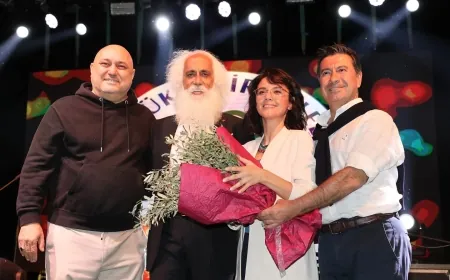 Suavi ve Aras barış güvercinlerini uçurdu