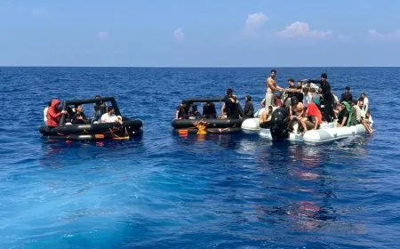 Yunanistan 30’u çocuk 147 göçmeni can salları içerisinde itekledi