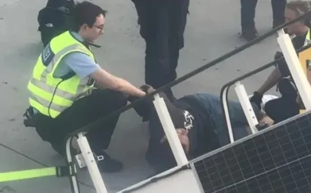 Sarhoş yolcu uçağın kapısını açmaya kalktı, ortalık karıştı