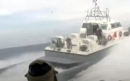 Göçmenleri taşıyan sürat teknesi sahil güvenlik botu ile çarpıştı battı