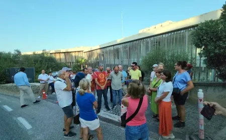 Somalı maden işçileri Bodrum'da şirketin beş yıldızlı otelinin önünde eylem ve basın açıklaması yaptı “Bir aylık maaş ile bir gün bile tatil yapamıyoruz”