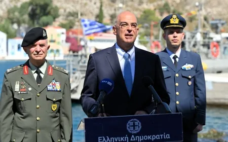 Yunan bakandan 2 kilometre uzaktan Türkiye’ye gönderme