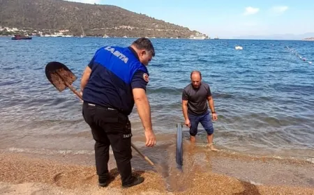 Torba’da 1.Derece Arkeolojik Sit Alanı ve Mavi bayraklı koyda denizin içine atıksu borusu döşediler