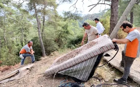 Turistik yolları çöplüğü çevirmişler , yatak koltuk klozet ne ararsan var