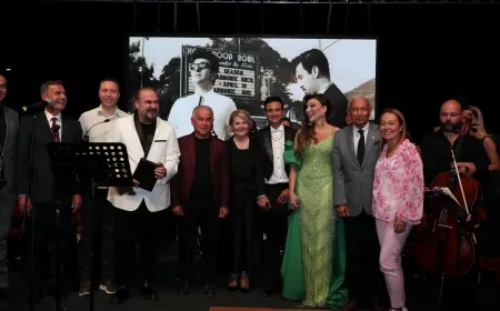 Zeki Müren Antik Tiyatro’da konser ile anıldı