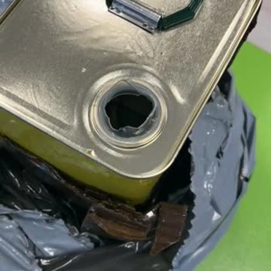 Gümrük’te yapılan kontrolde zeytinyağı tenekesinden 4 kilo altın çıktı