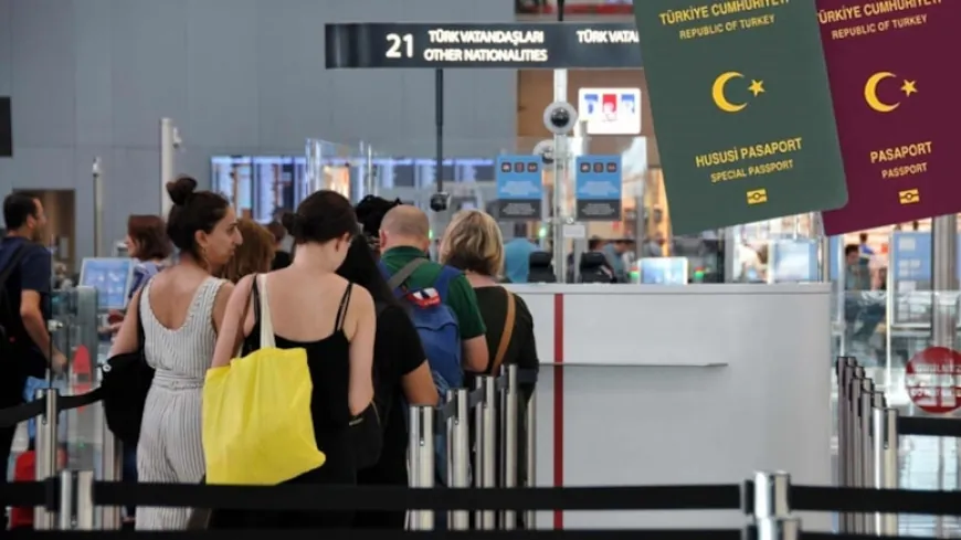 Sahte pasaportla dünya turuna çıkan Türk yakalandı