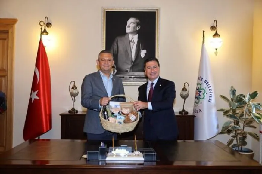 CHP Genel Başkanı Özel Büyükşehir Belediyesi’ni Ziyaret Etti