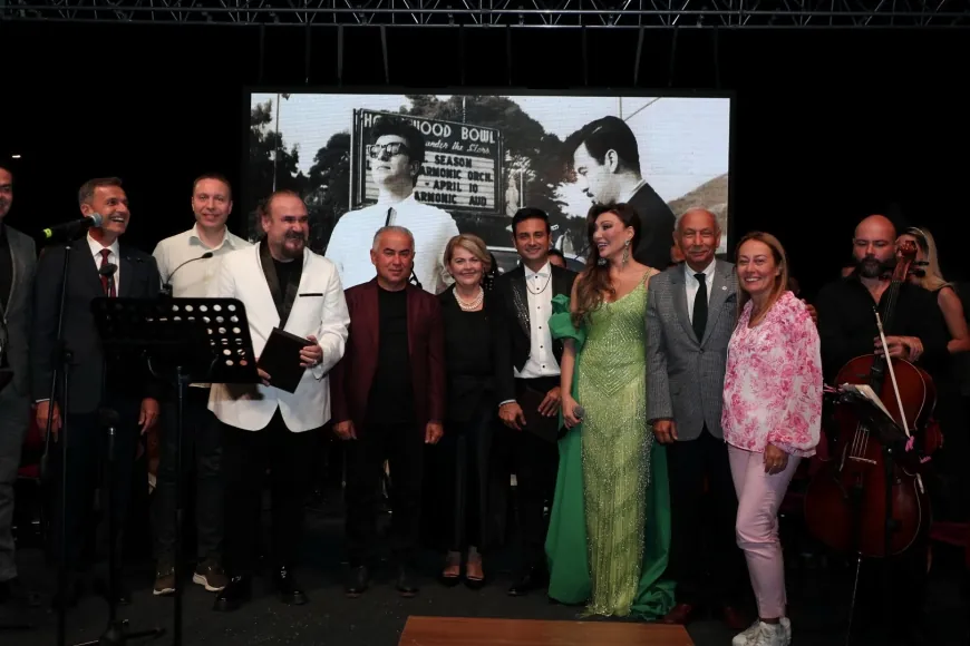 Zeki Müren Antik Tiyatro’da konser ile anıldı