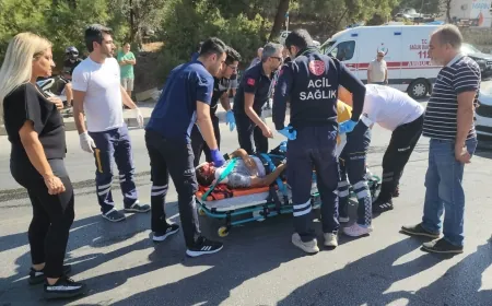 Yokuşbaşında otomobilin çarptığı motosikletteki iki genç yaşam mücadelesi veriyor