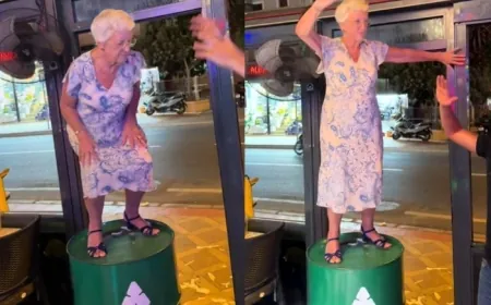 90 yaşındaki İngiliz turist varil dansı yaptı hayran bıraktı